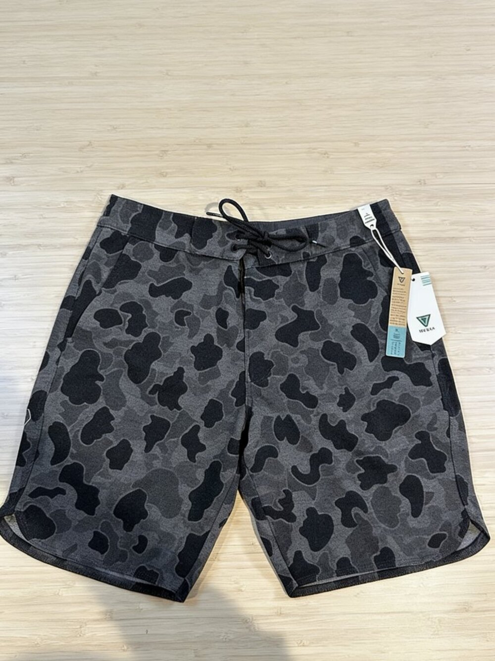 VISSLA Shorts Mens Small Riviera Sofa Surfer Black Camo Sweat Lounge Casual NEW